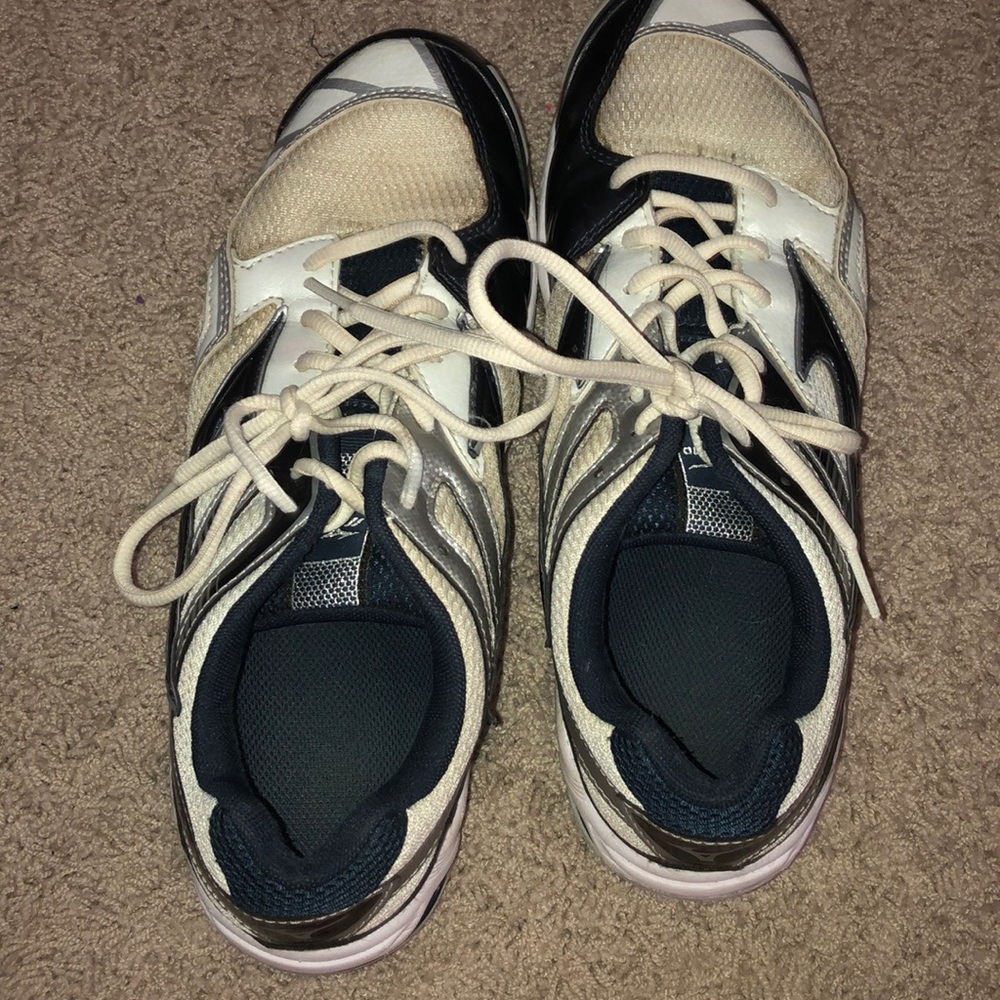 Mizuno volleyball shoes
